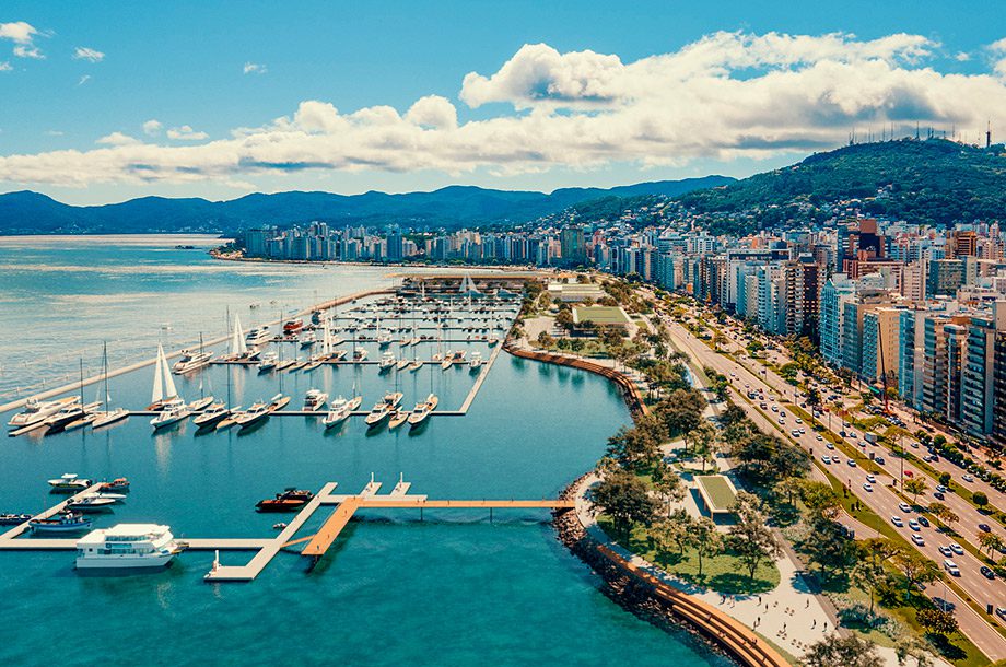 Projeção do Parque Urbano e Marina Beira-Mar Norte com marina, parque, calçadão e vista para a Baía Norte de Florianópolis