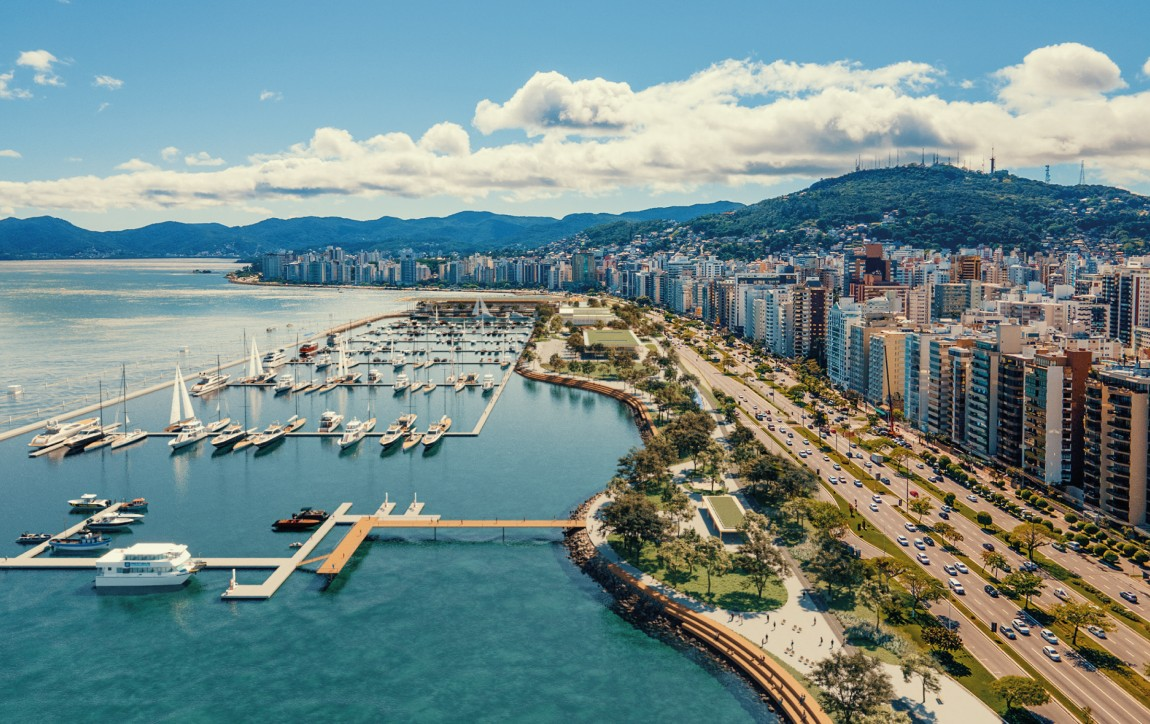 Vista aérea da orla da Beira-Mar Norte de Florianópolis com a futura marina, píeres, iates ancorados, parque urbano e a avenida ao lado do mar